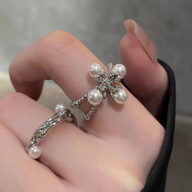The 2023 new retro French pearl ring features a niche design, fashionable and individualistic index finger ring with an open opening and a high-end feel Specification drawing