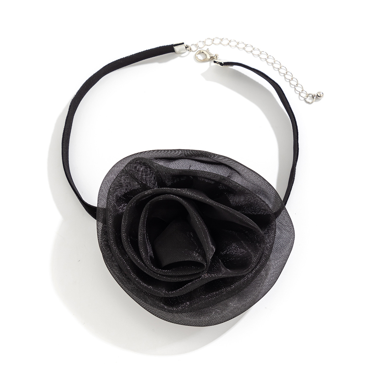 European and American style handcrafted three-dimensional flower necklaces and collars, popular cross-border rose choker retro accessories for women Item Picture