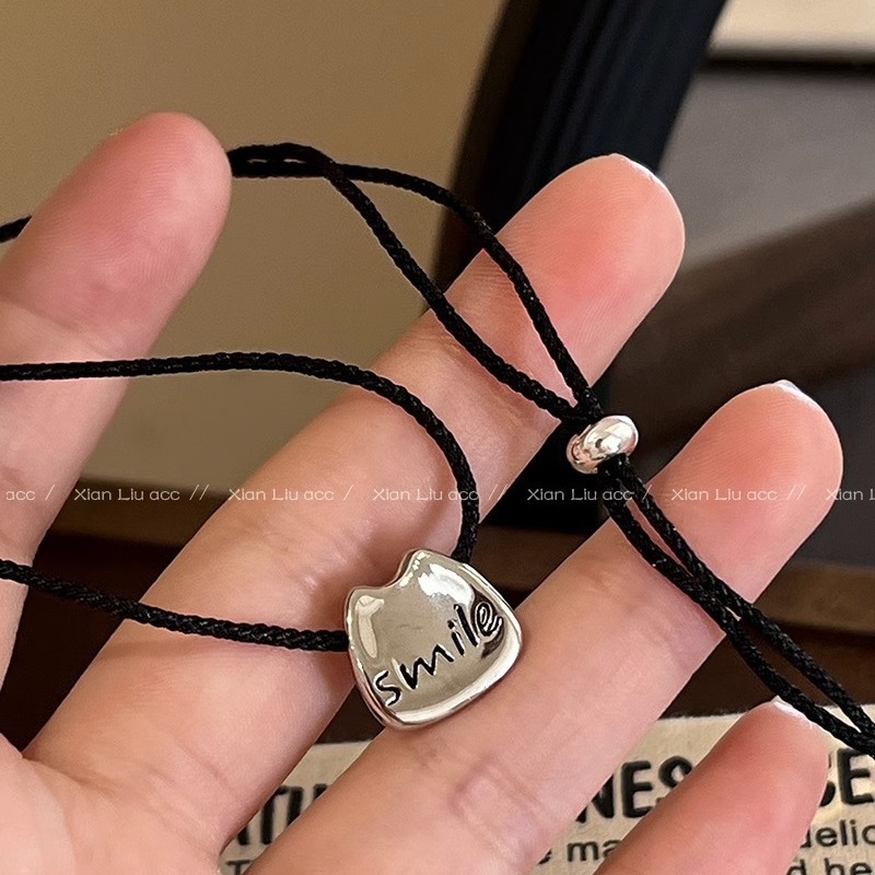 Geometric metal smiling face necklace for women, with a unique and retro design sense, versatile and elegant woven rope neck chain and collarbone chain Application Scenario