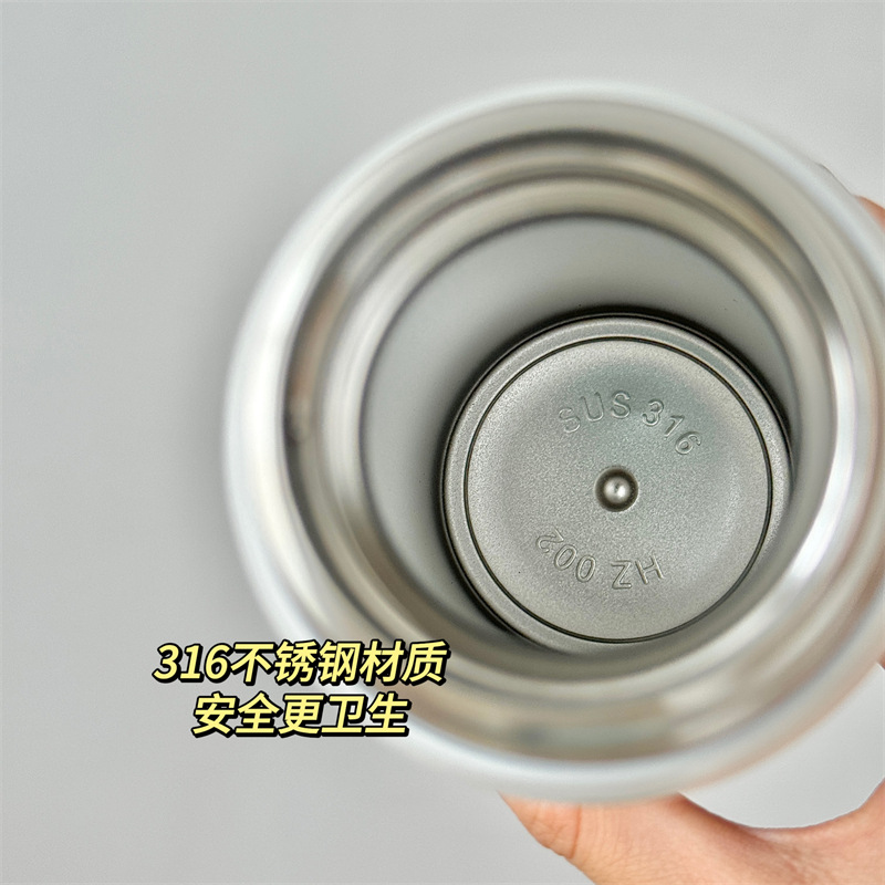 Jumping sports straight double-drinking insulated cup, 316 stainless steel, high appearance level, outdoor sports portable water cup with handle rope Application Scenario