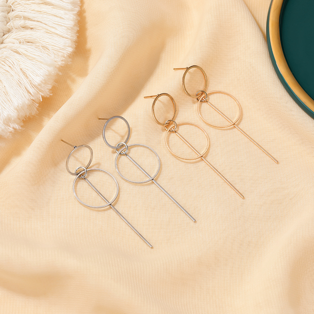 The same style of earrings is simple and versatile, featuring long geometric stud earrings for women Specification drawing