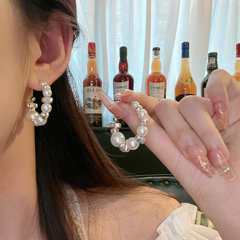 Light luxury, niche design, high-end pearl and silver earrings for women, 2023 new trendy and versatile stud earrings details Picture