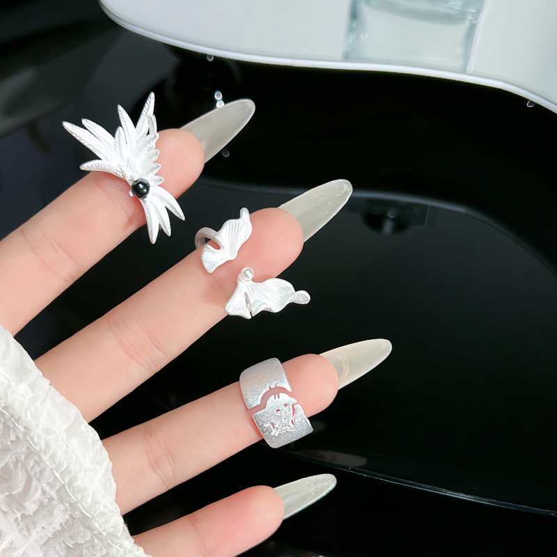 Fashionable silver-white wing, simple and individual open ring, female pleated butterfly, little cat, student niche ring trend Application Scenario