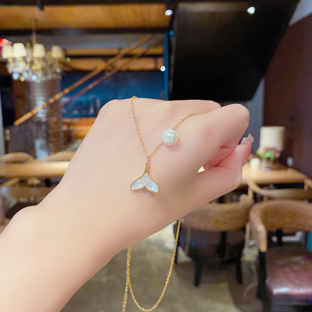 The fishtail pearl necklace has a design sense that does not fade. It features a light luxury design and a new collarbone chain. It is a stylish neck chain and a niche accessory Specification drawing