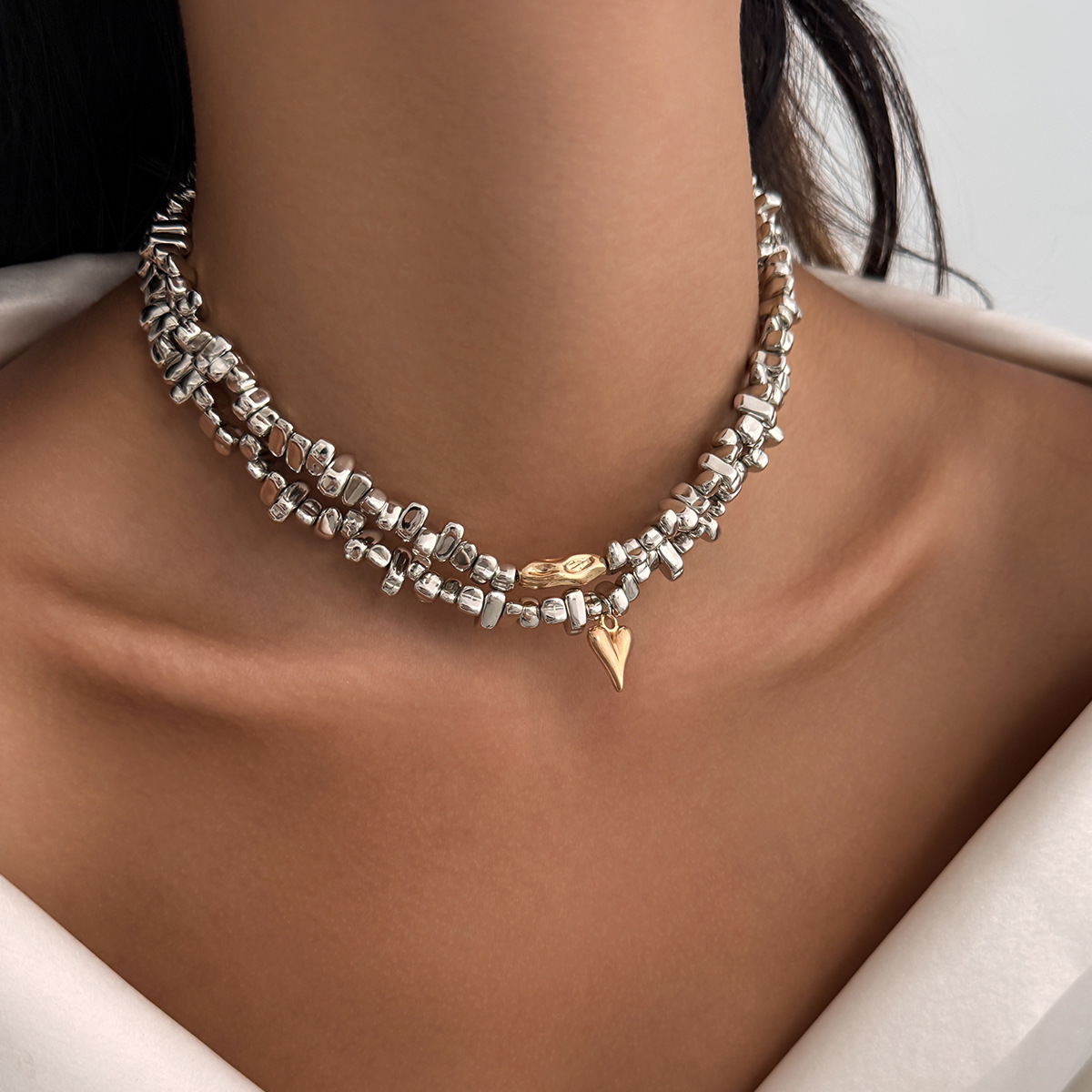 European and American cross-border jewelry, light luxury design sense heart pendant necklace, personalized irregular CCB beaded collarbone chain details Picture