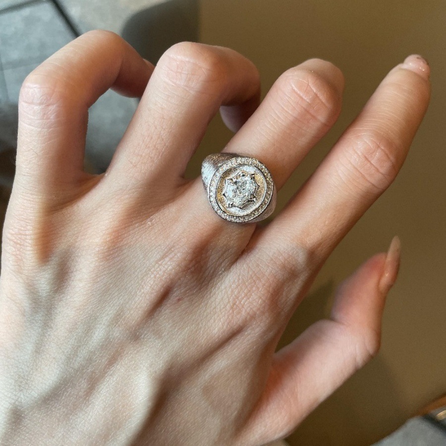 French retro brushed octagonal star shield zircon ring, a niche design for women, with a light luxury court style and a high-end feel Application Scenario