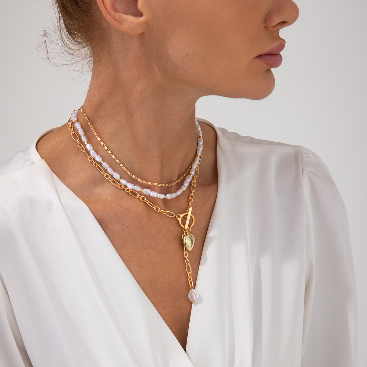 European and American cross-border style heart-shaped cross pendant necklace, Baroque imitation pearl beaded layering collarbone necklace Specification drawing