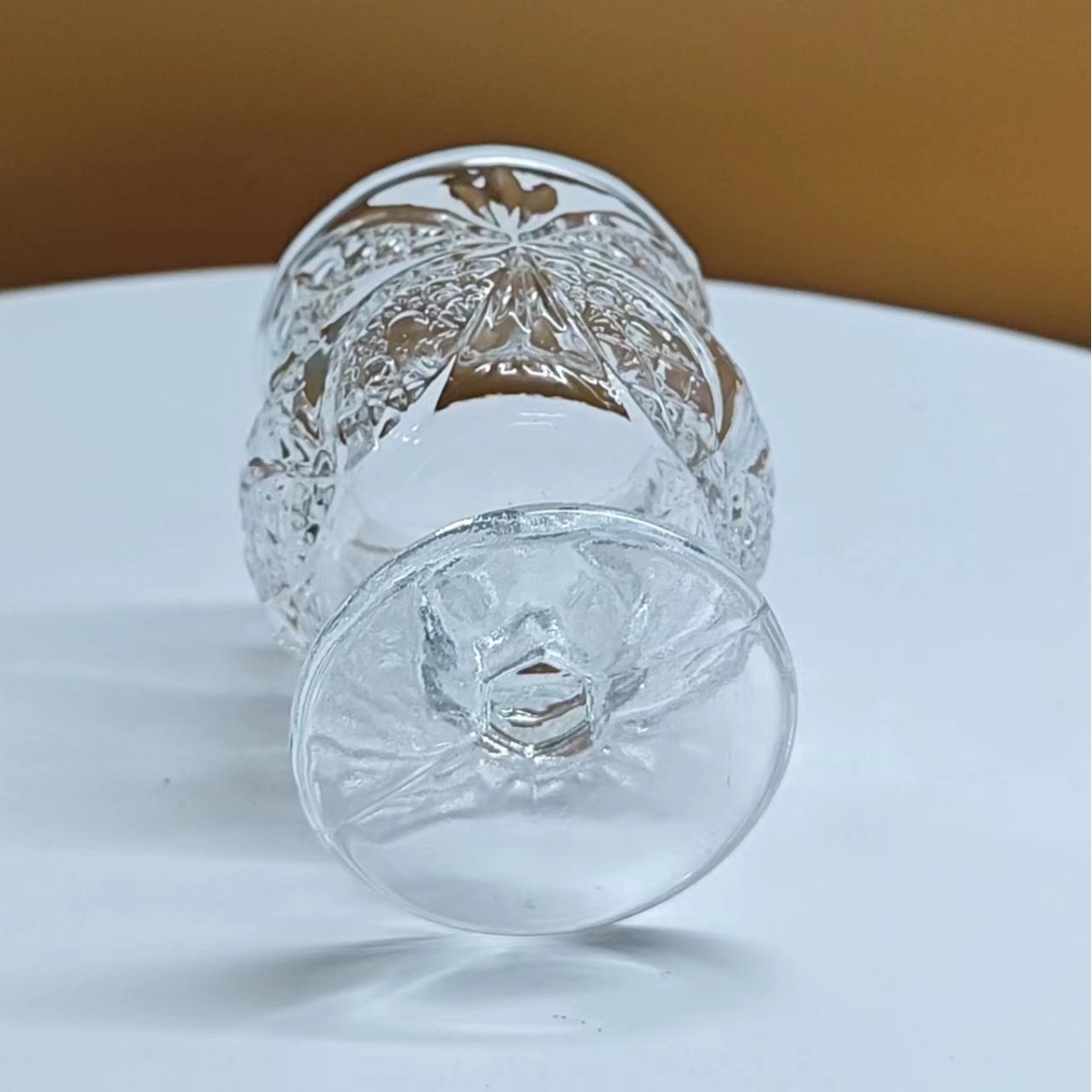European-style embossed engraved small wine glasses, tall one-sipped cups, spirits cups, restaurant household foreign wine glasses, diamond white wine cups Application Scenario