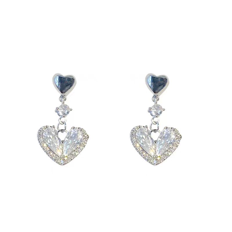 "Heart full of waves!" Zirconium heart-shaped tassel earrings for women, a unique and high-end look, sweet stud earrings, and versatile and elegant earrings Item Picture