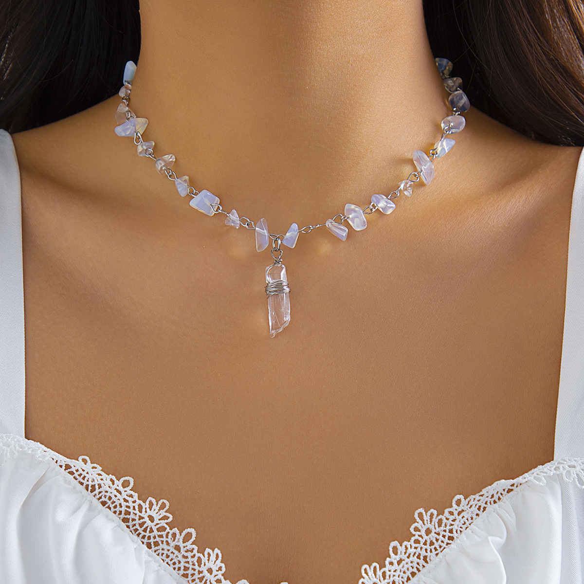European and American cross-border jewelry, country-style crystal column, niche hot girl necklace, simple and irregular stone stone, versatile necklace full figure