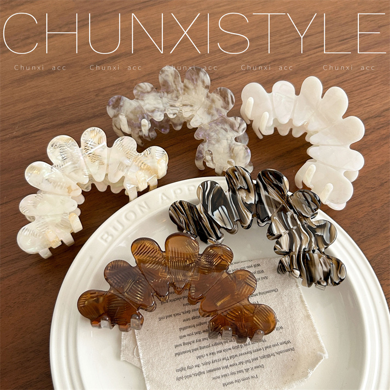 Rush into spring ~ Elegant petal hair clip, high ponytail claw clip for women's back of the head, 2025 new high-end shark clip full figure