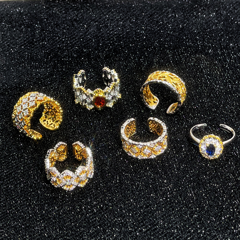 A medieval, niche court-style open ring for women, exuding a sense of light luxury and sophistication. It is versatile, exquisitely hollowed-out lace, and a sophisticated index finger ring Specification drawing