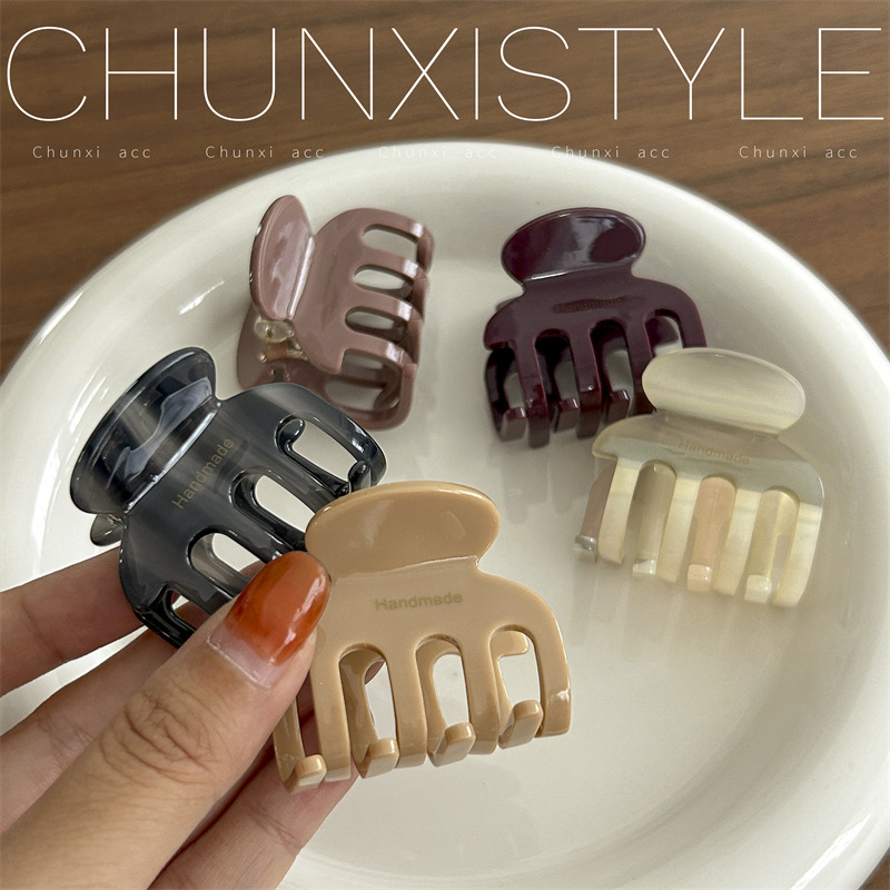 Fashionable and versatile, high ponytail at the back of the head, small scratch-clip hair accessory, simple hair clip, shark clip, hairpin clip headwear Application Scenario