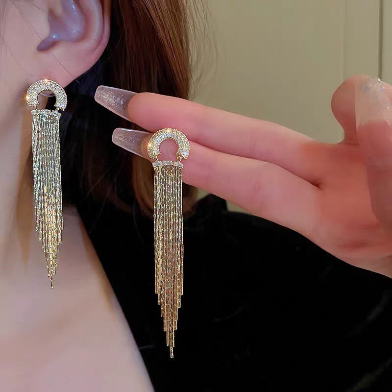 Light luxury, versatile, high-end and elegant, sparkling diamond geometric long tassel stud earrings, women's Instagram trendy, exaggerated and personalized, internet-famous earrings full figure