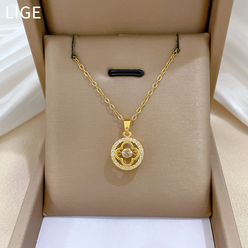 【 Titanium Steel 】 Dynamic clover, light luxury, luxurious, full diamond necklace, versatile for women, collarbone chain, titanium steel chain Application Scenario
