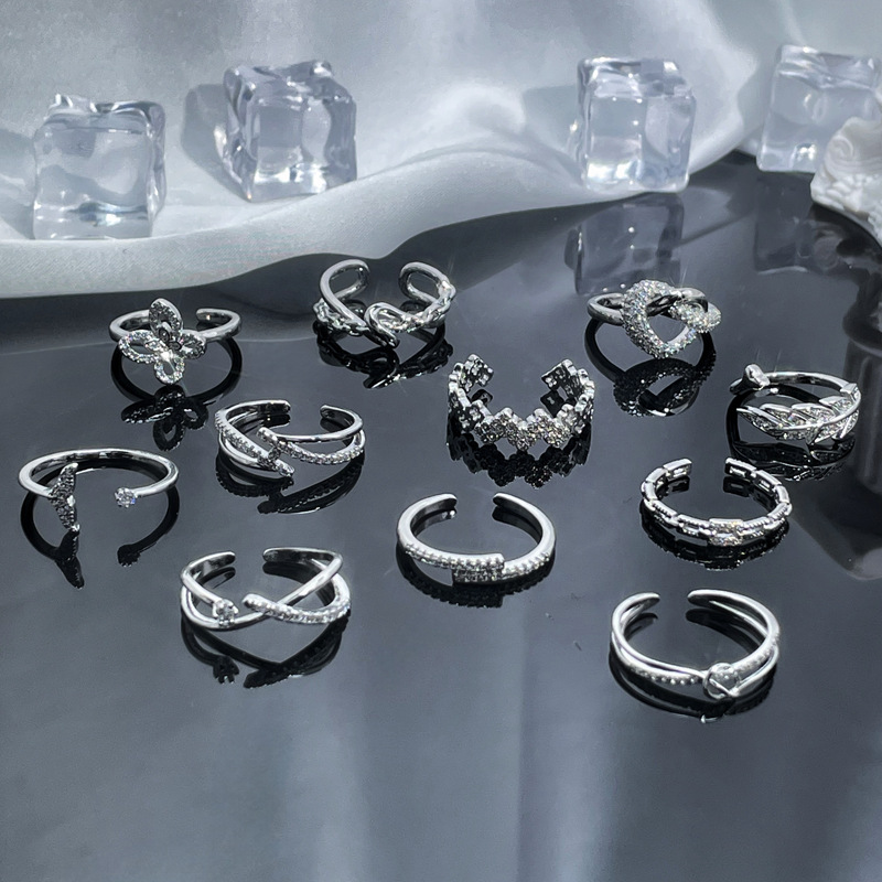 A light luxury and niche design, simple and small ring, a cold style, fashionable and individual, whitening autumn and winter accessory ring for women on Instagram full figure