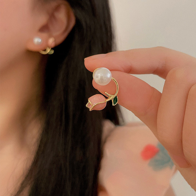 925 Silver Tulip Stud Earrings for Women, 2025 New trendy and light luxury earrings, niche earrings, no need to remove, high-end ear hooks full figure