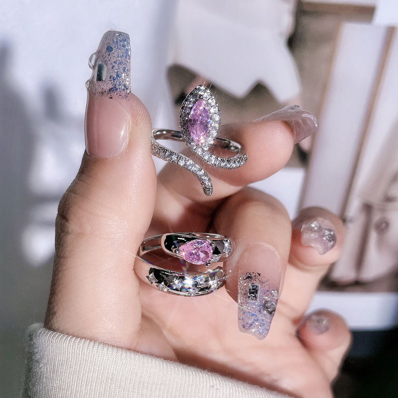 The new ring is a delicate, light luxury and niche design for women. It features a pink diamond open-top ring with a high-end, fashionable and cold style Application Scenario