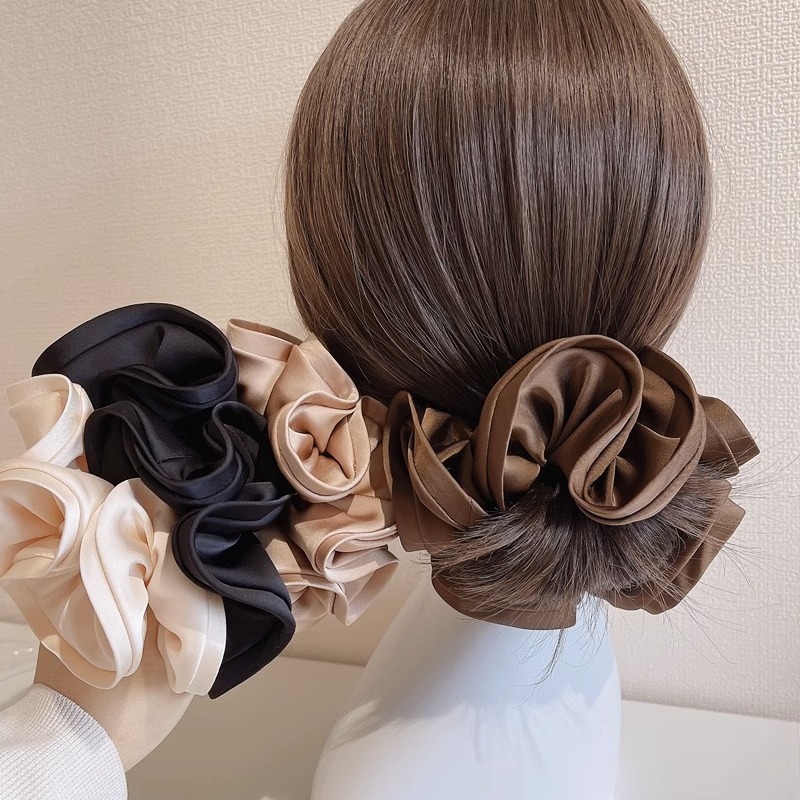 French retro black ear-rimmed large intestine hair band, satin large intestine hair band, women's high-end look, pleated hair tie, high-end and elegant hair tie details Picture