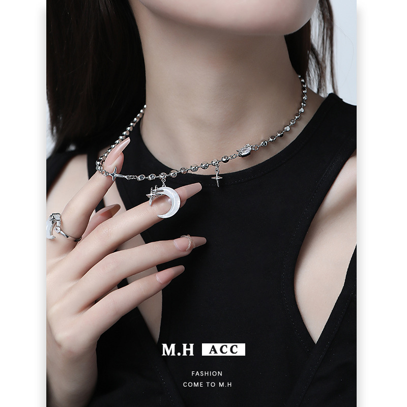 Dreamy and cold star and moon necklace wholesale, classical and elegant, niche design collarbone chain, versatile and cold style accessory details Picture