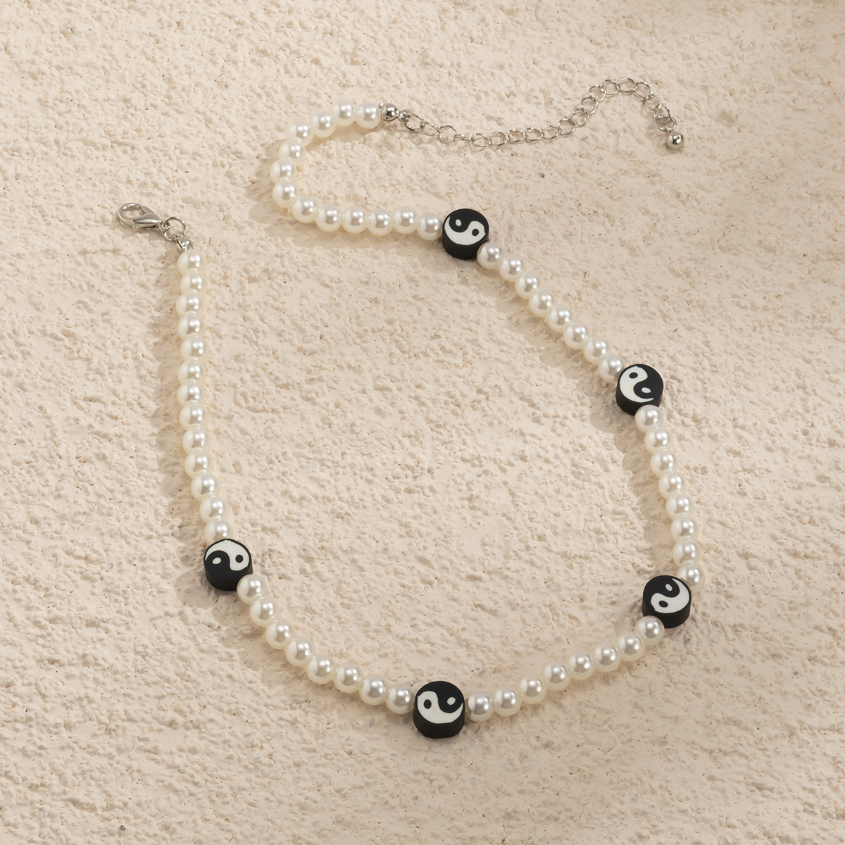Pastoral retro pearl-like beaded necklace, simple black and white Tai Chi soft ceramic plate collarbone chain, cross-border from Europe and America Application Scenario
