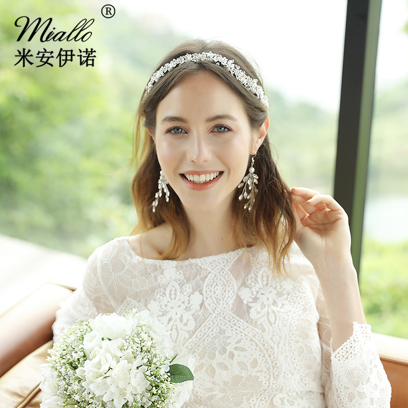 European and American wedding handcrafted fashionable headwear, rhinestone alloy pearl headbands, bride wedding accessories, cross-border headbands wholesale details Picture