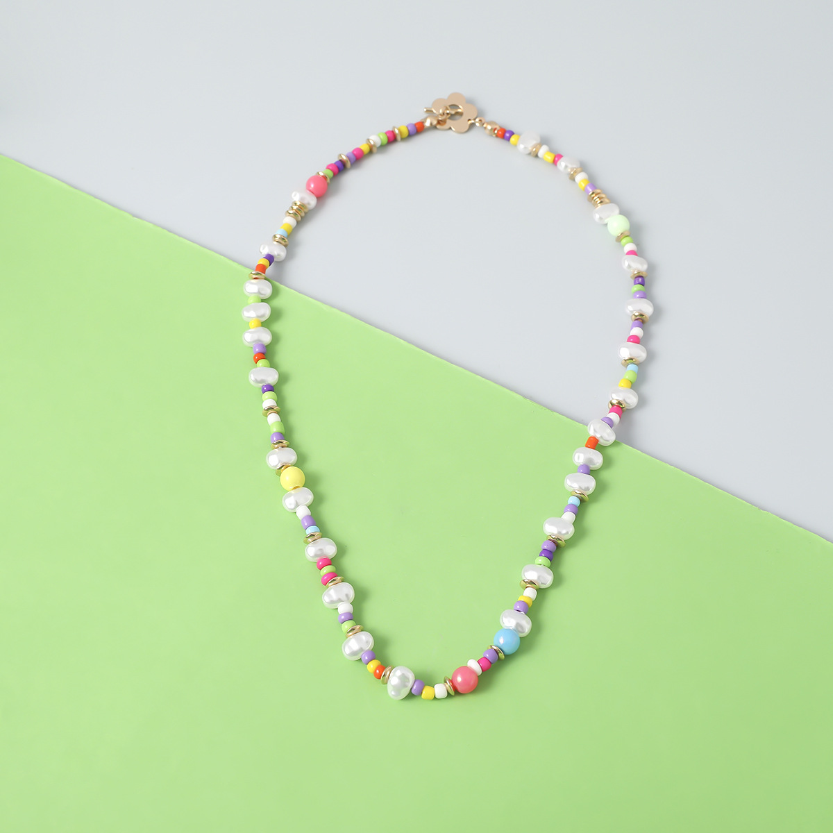 European and American cross-border jewelry, ethnic-style colorful rice beads, versatile collarbone chain, niche design flower imitation pearl necklace Application Scenario