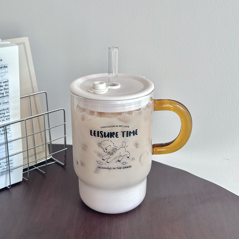 High appearance level, large-capacity glass with lid, straw cup, student dormitory drinking cup, cartoon little lamb glass cup, milk tea full figure