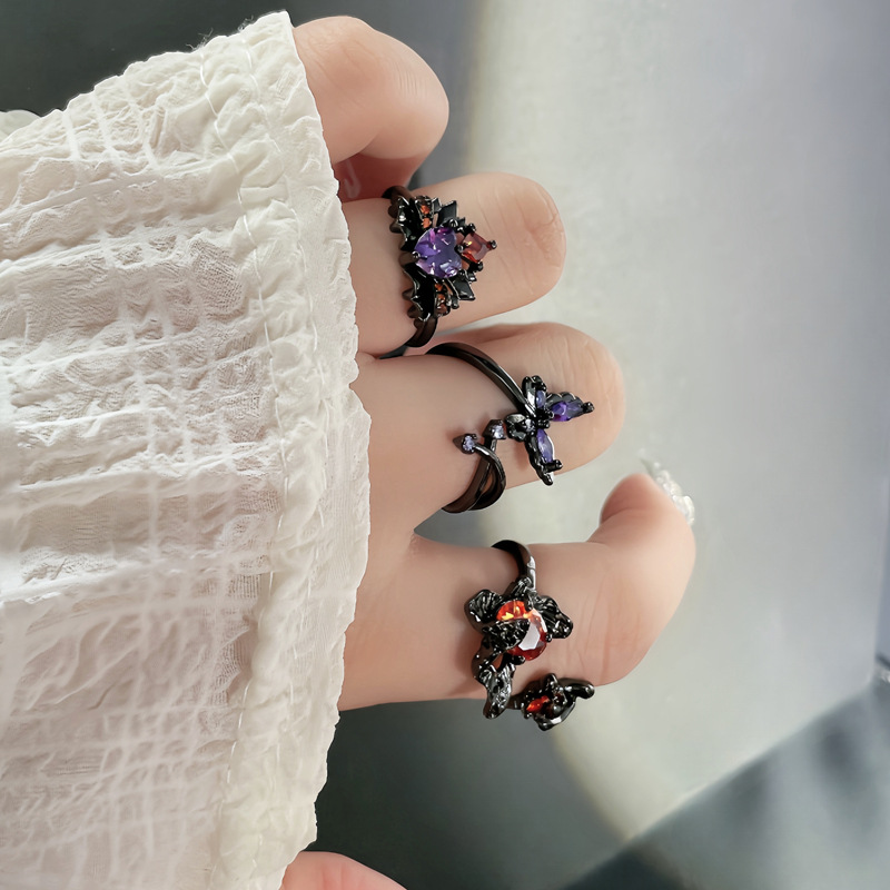 Retro dark style butterfly purple diamond punk personality ring, gender-neutral style Baroque fashion niche index finger ring details Picture
