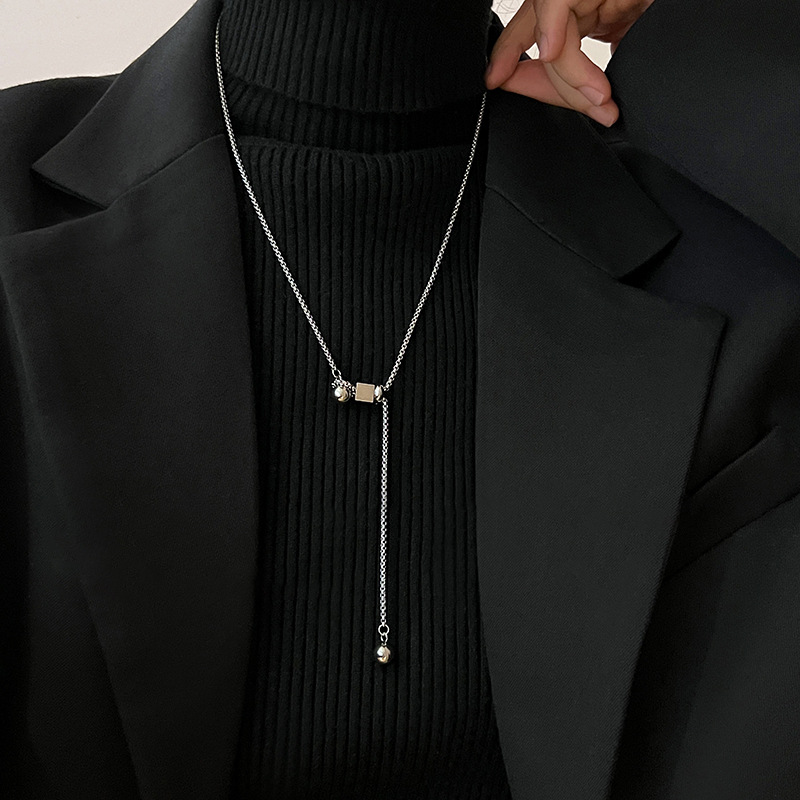 Simple and cool adjustable square titanium steel necklace for women's hip-hop cold style sweater chain 2023 new style tassel accessories Application Scenario