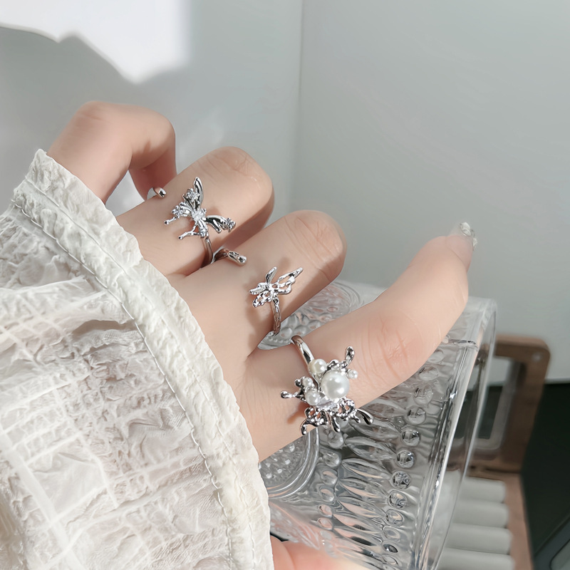 This high-end retro irregular butterfly opening ring is a unique and niche design for women, with a touch of individuality, light luxury and versatility Specification drawing