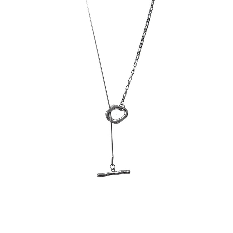 Titanium steel spliced ot buckle autumn and winter necklace for women 2023 new style collarbone chain, light luxury and niche style sweater chain Item Picture