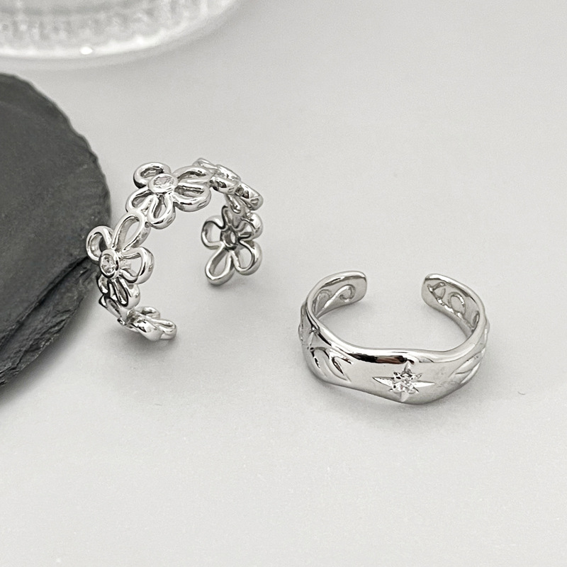 The hollowed-out flower ring exudes a high-end feminine charm in a Korean style, with a unique and elegant open ring. It's a simple and niche internet-famous index finger ring trend Application Scenario