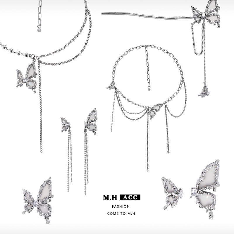 Original white dreamy butterfly necklace, summer women's high-end, niche design collarbone chain, minimalist and cool neckpiece full figure
