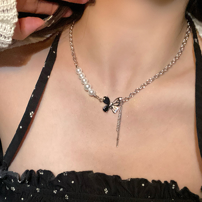 Cool and sweet ~ Butterfly patchwork pearl necklace with a niche design sense collarbone chain 2023 new style for women's autumn Application Scenario