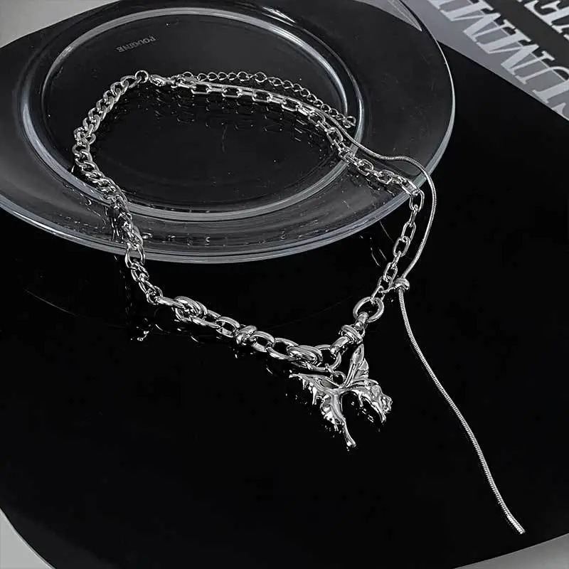 Butterfly metal spliced necklace for women in summer, Instagram hip-hop cold style, Internet celebrity collarbone chain, spice girl versatile necklace accessory Specification drawing