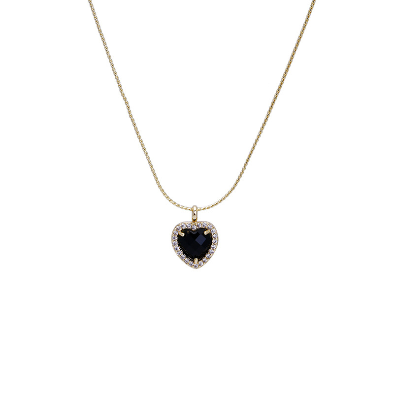 A light luxury black heart-shaped necklace with a French retro, niche and elegant design for women, paired with a collarbone chain accessory Item Picture