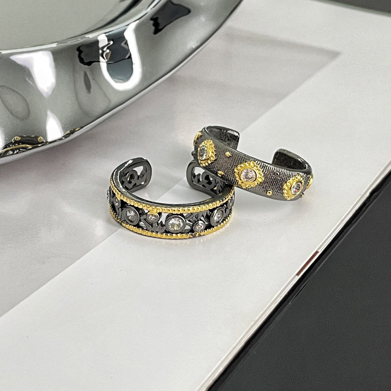 Italian light luxury retro court-style Baroque ring for women, dark brushed, hollowed-out, two-color adjustable food ring details Picture