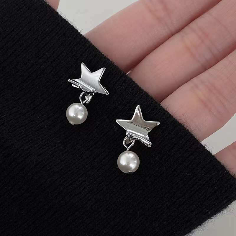 A new style of elegant and simple star-shaped pearl pendant earrings for women, versatile and high-end, with a cold design sense full figure