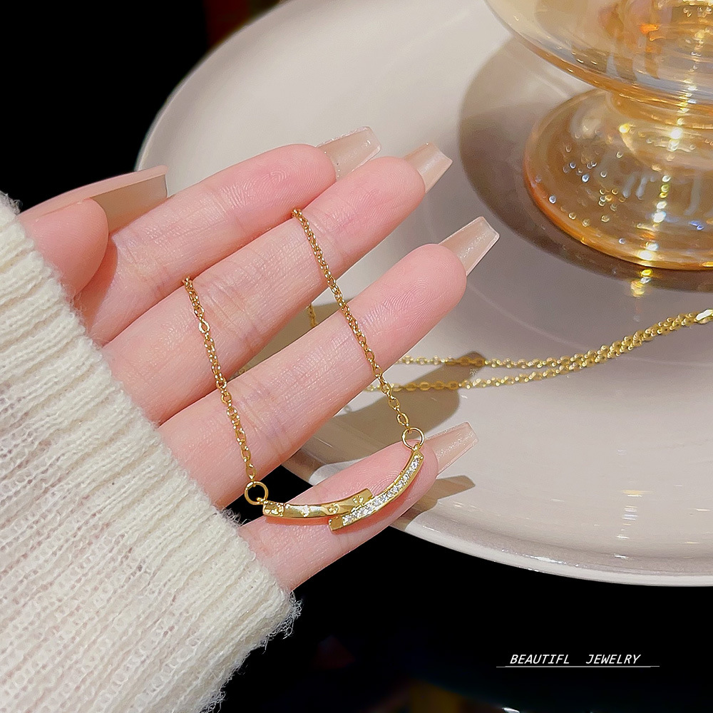 A niche design necklace that doesn't fade, a light luxury Korean influencer's Instagram fashion style collarbone chain titanium steel sweater chain details Picture