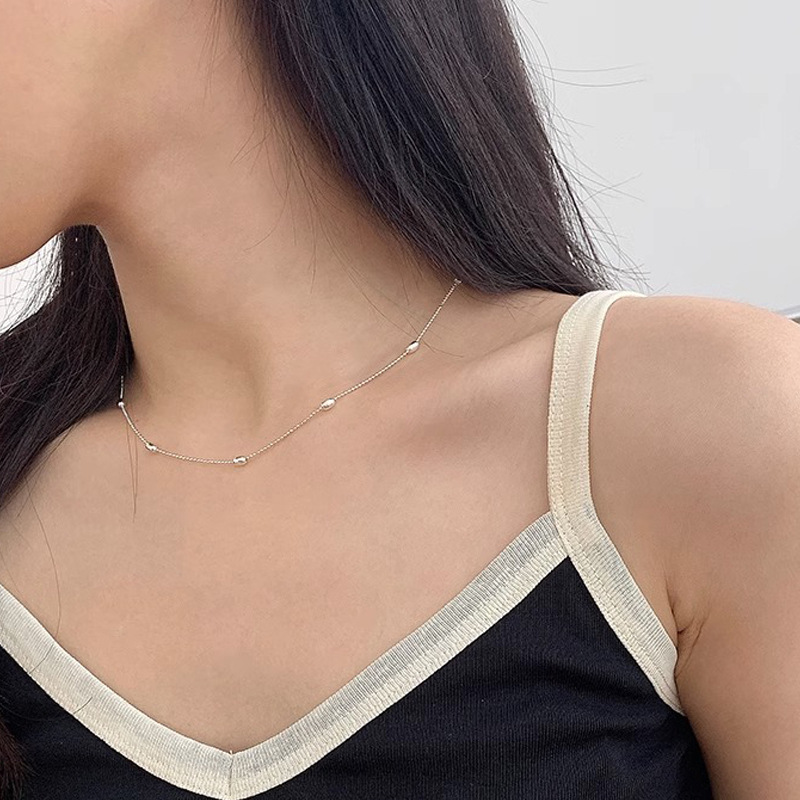 Silver rice-grain round bead collarbone chain bean bean chain women's Spring/Summer new simple layered necklace for girls 2023 Application Scenario