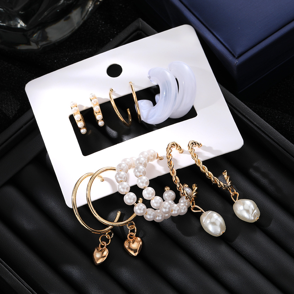 Cross-border exquisite stud earrings, resin ear rings, fashionable OL design sense, metal ear rings, heart-shaped pearl earrings and earrings wholesale Application Scenario