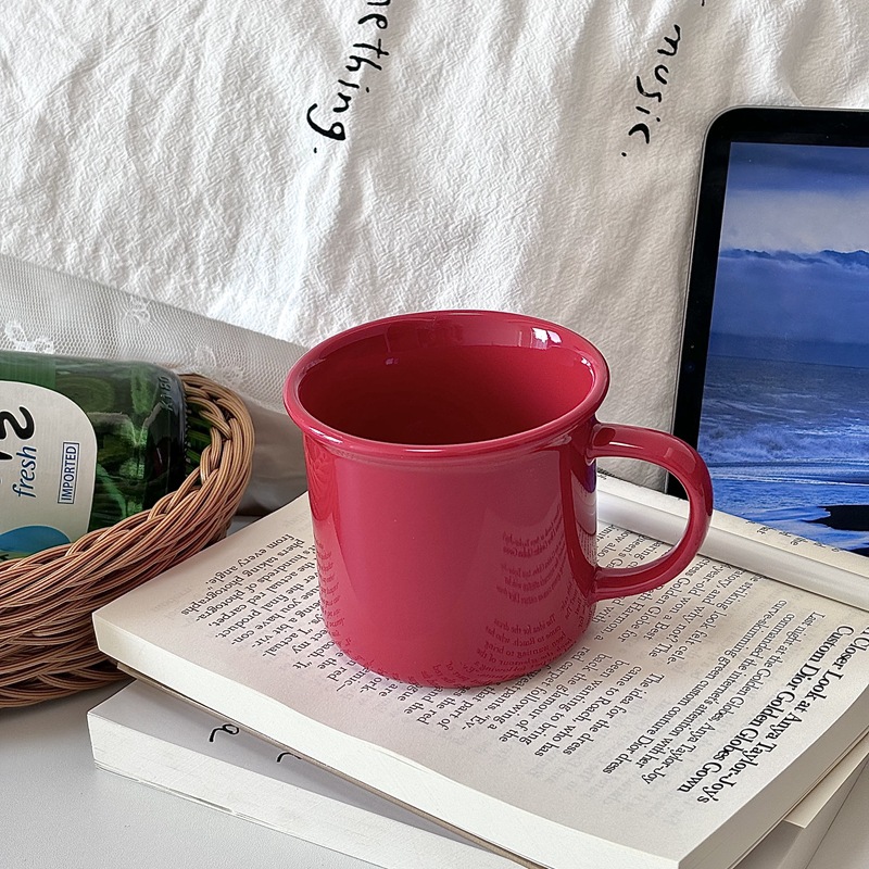 High appearance level, simple New Year Christmas red, retro red ceramic mug, cartoon coffee cup, couple gift water cup Application Scenario