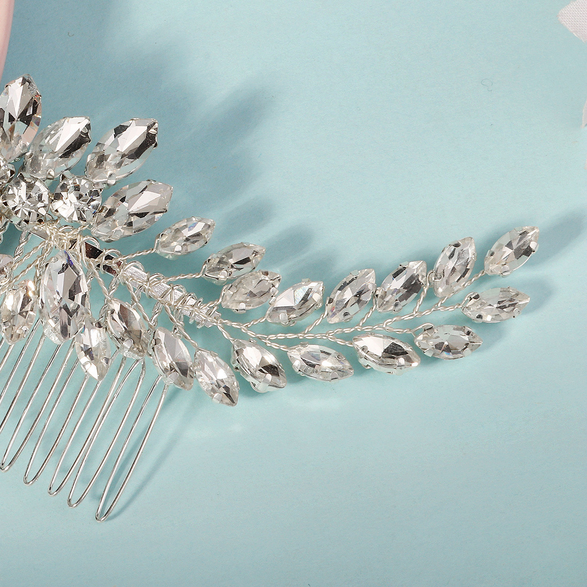 Cross-border new bride accessories: Horse eye water diamond insert comb, wedding performance updo hair accessory, high-end handcrafted comb for women Application Scenario