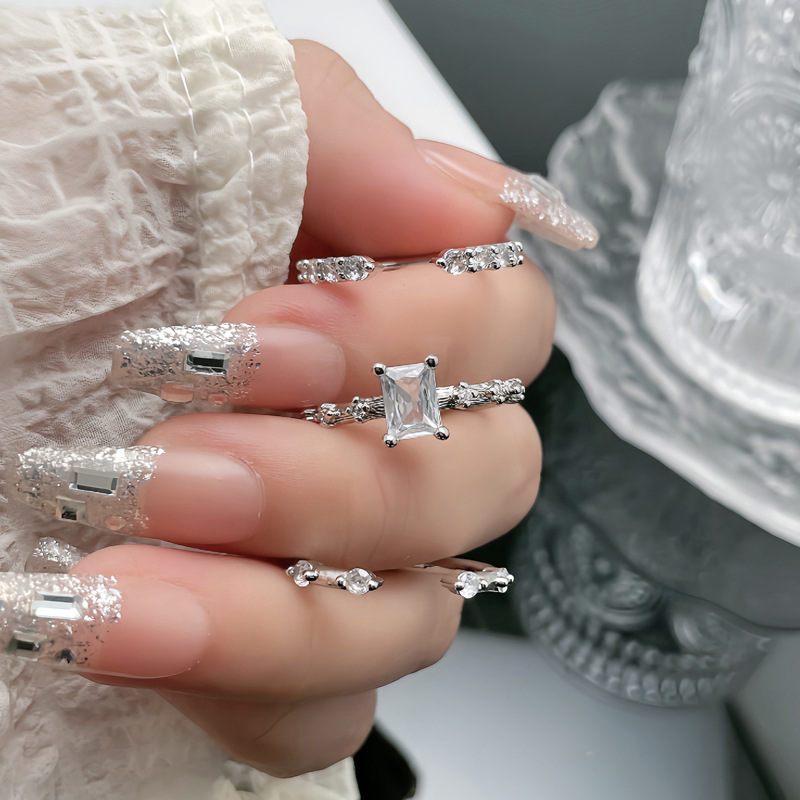 Simple and individual small square diamond fashionable layered ring, versatile, elegant and high-end, light luxury, niche and cold style ring for women full figure