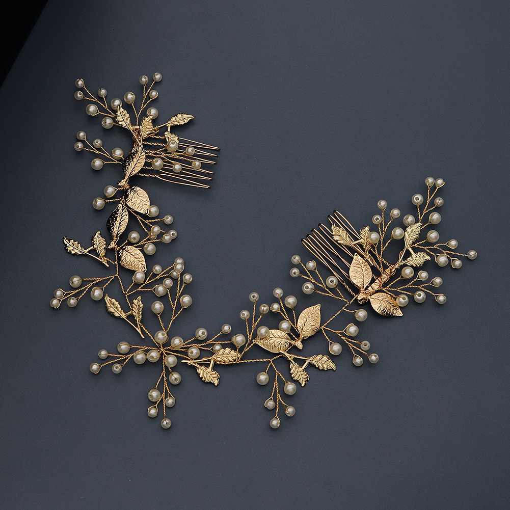 Korean-style wedding accessories, beautiful pearl hand-combed wedding photography hair accessories, bride's makeup follow-up plate, hair pin and combing accessories details Picture