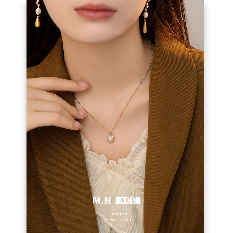 French minimalist pearl necklace, women's light luxury, ins style, niche design sense pendant, fashionable and versatile, high-end neckpiece full figure