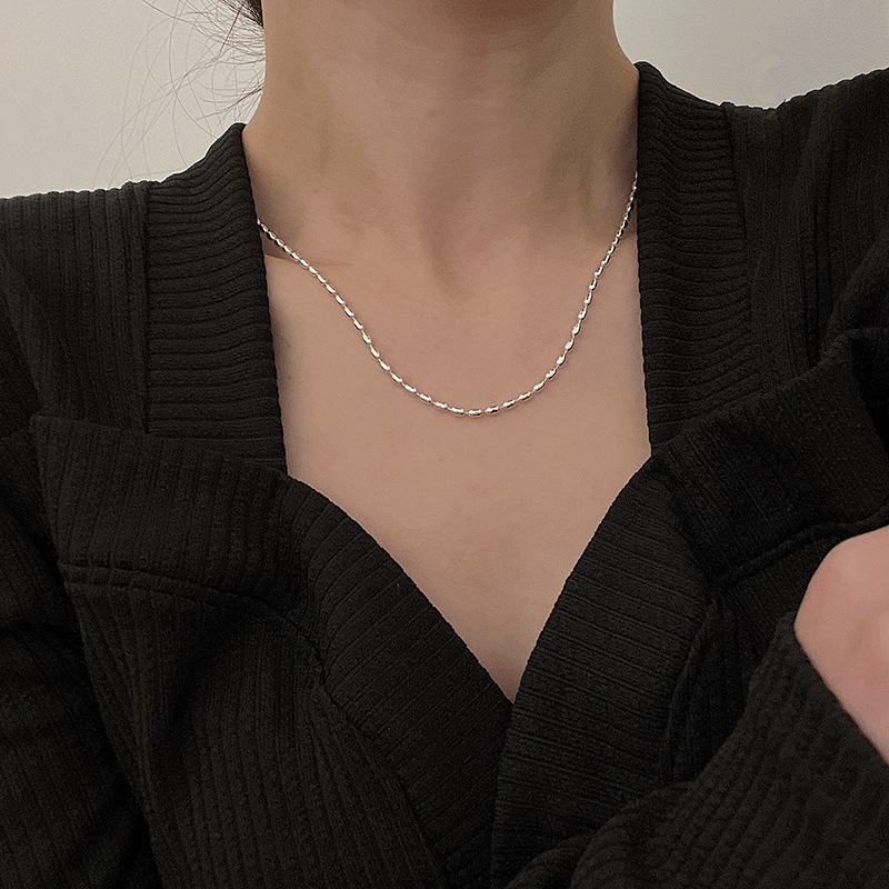 Xiaomi Grain Necklace, a unique and retro collarbone chain with a feminine design sense, is a trendy and popular necklace accessory in 2023 full figure