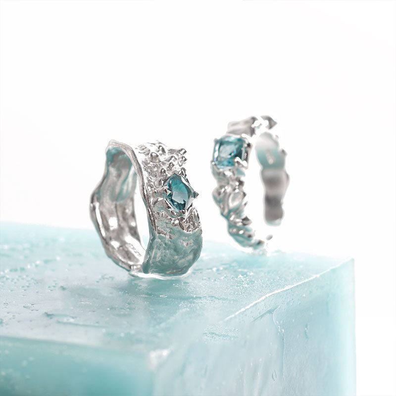 The new 2023 niche design ring with a concave-convex and cold style, made of sea blue zircon with a high-end feel and adjustable opening full figure