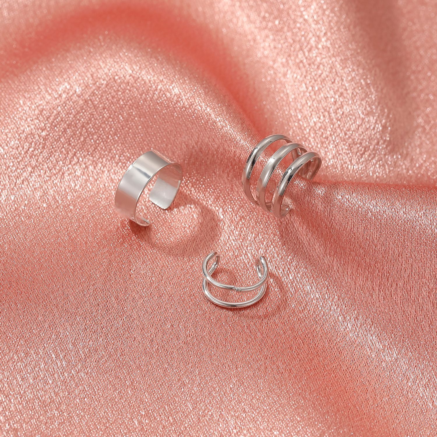 Korean style Instagram no-hole C-shaped ear bone clips, fashionable retro cold style geometric circle earrings and earrings wholesale, ear clips for women Specification drawing